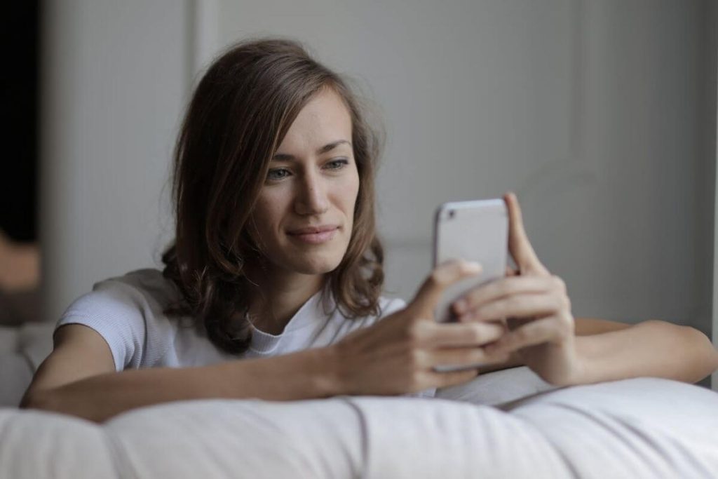 comment rendre un homme fou amoureux à distance par sms