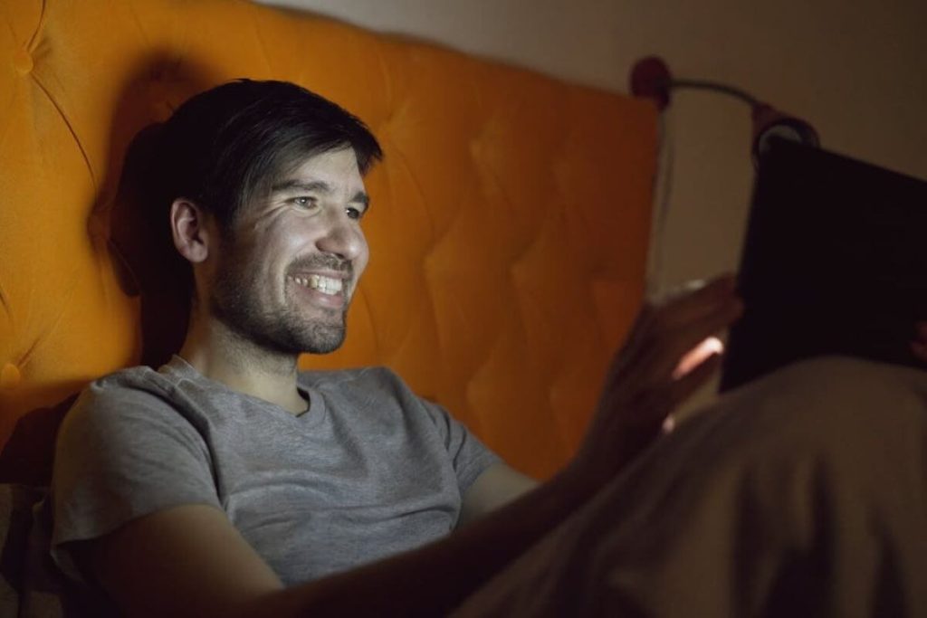 pourquoi les hommes aiment les relations virtuelles